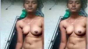 Beautiful girl in Telugu flaunts her breasts and pussy