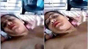 Horny bhabhi teases with her pussy and takes selfies for her lover