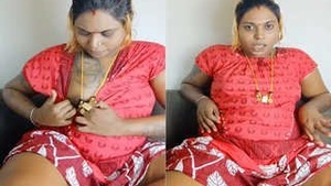 Tamil NRI bhabhi flaunts her big breasts