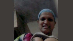 Mature Indian bhabhi flaunts her curves on camera