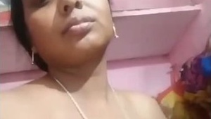 Horny bhabhi in action with her fingers