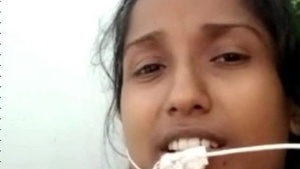 Lankan girl shows off her breasts in a video call with her boyfriend