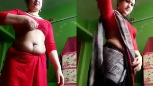 Bhabi in red saree stripping and showing off her beauty