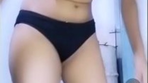 Desi babe gets naked for money in hot video