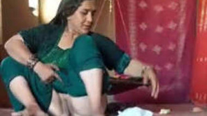 Older Pakistani woman gets fucked by younger man