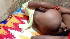 Bhojpuri auntie gets down and dirty in village sex video