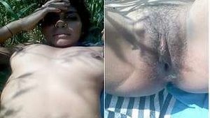 Desi couple enjoys outdoor sex in the village