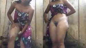 A sweet Sri Lankan girl bathing in the bathtub for her lover in exclusive images