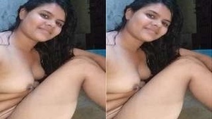 Desi bhabhi gets naughty and records her own video