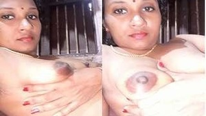 Lustful Desi bhabhi flaunts her big boobs and wet pussy