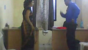 Mature bhabhi has sex with young lover in office video