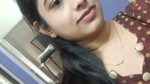 Nude Indian girl pleasures herself with her fingers in a solo video