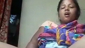 Indian Bhabhi from Dehati enjoys anal play with vegetables