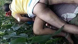 Indian couple enjoys outdoor sex in public place