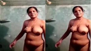 Exclusive bathing video of Tamil bhabhi part 3