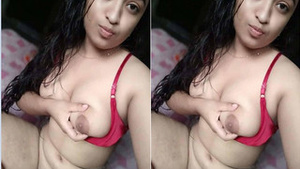 Amateur Bangla girl flaunts her body on Facebook