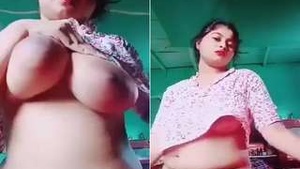 Cute Indian girl in exclusive video flaunts her boobs and pussy