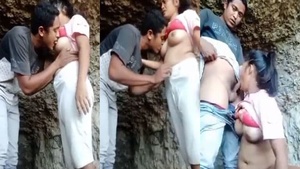 College friends indulge in steamy outdoor sex for MMS