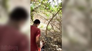 Indian couple enjoys MMC sex in the great outdoors