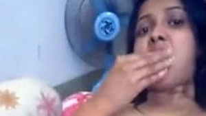 Desi girl goes nude on webcam for XXX video