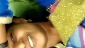 Desi babe gets her pussy pleasured and cums hard
