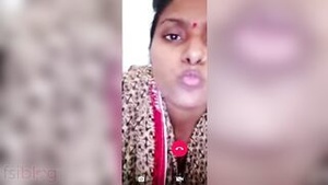 Desi village bhabhi seduces her XXX sponsor with sexy video