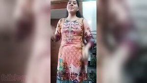 Pakistani girl Desi teases in MMS solo video