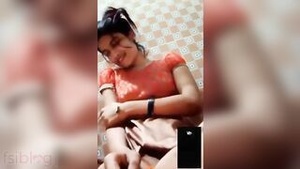 Small-breasted Bengali girlfriend gets naughty in video call