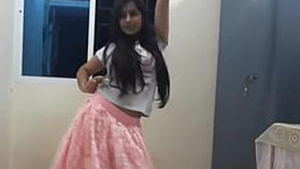 Shivani Thakur's seductive moves in a dance video
