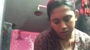 Watch a Bengali beauty take a nude selfie in the bathroom