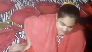 Randi's seductive Bhabhi skills on display in Indian video