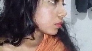 Naked Indian girl gets caught by her sex broker on camera