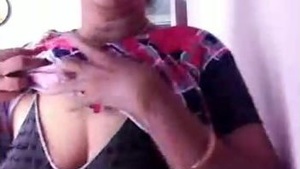Bhabhi flaunts her boobs for her lover in a vc video