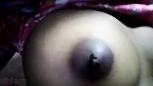 Desi girl shows off her big boobs and gives a selfie in amateur video