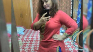 Desi BBW girl captures HD selfie video and photos