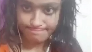 Bhabi teenager reveals her body and masturbates in public