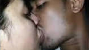 Indian couple enjoys smooching in Tamil video