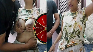 Amateur bhabhi flaunts her boobs and gives a blowjob