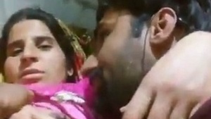 Punjabi babe enjoys sucking boobs in MMS video