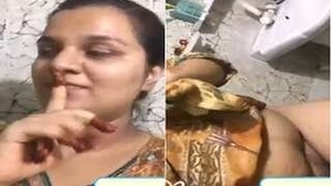 Village bhabhi mms: Desi girl with big boobs gets naughty on video call