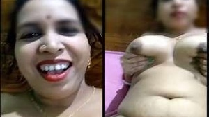 Indian Bhabhi's solo show with big boobs and pussy