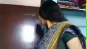 Desi couple enjoys rough sex with a mallu aunty