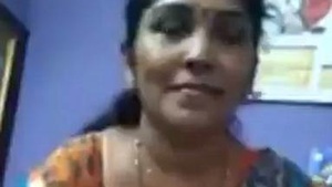 Malayali aunt from Kerala flaunts her naked body in a solo video