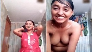 Bhabhi's big boobs and sexy body in solo bathing video