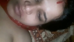 Horny desi bhabhi fondles her boobs in sensual video