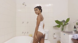 Indian teen Rhea indulges in solo play in bathtub