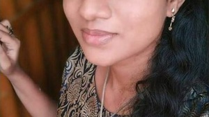 Tamil cutie shows her innocent side in a sexy MMS video