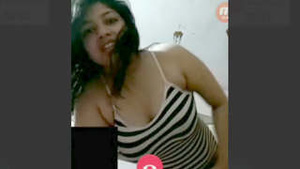 Stunning Indian babe flaunts her body on webcam