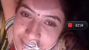 Mature bhabhi gets naughty on video call